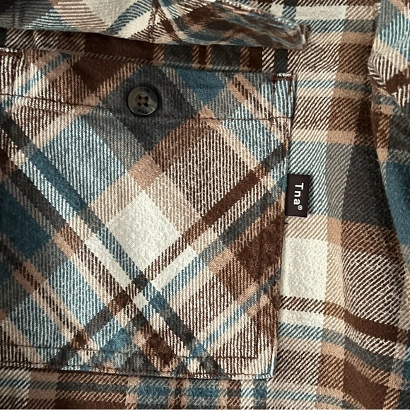 Aritzia Women's TNA Multicolor Plaid Button Down Shirt - Picture 4 of 9